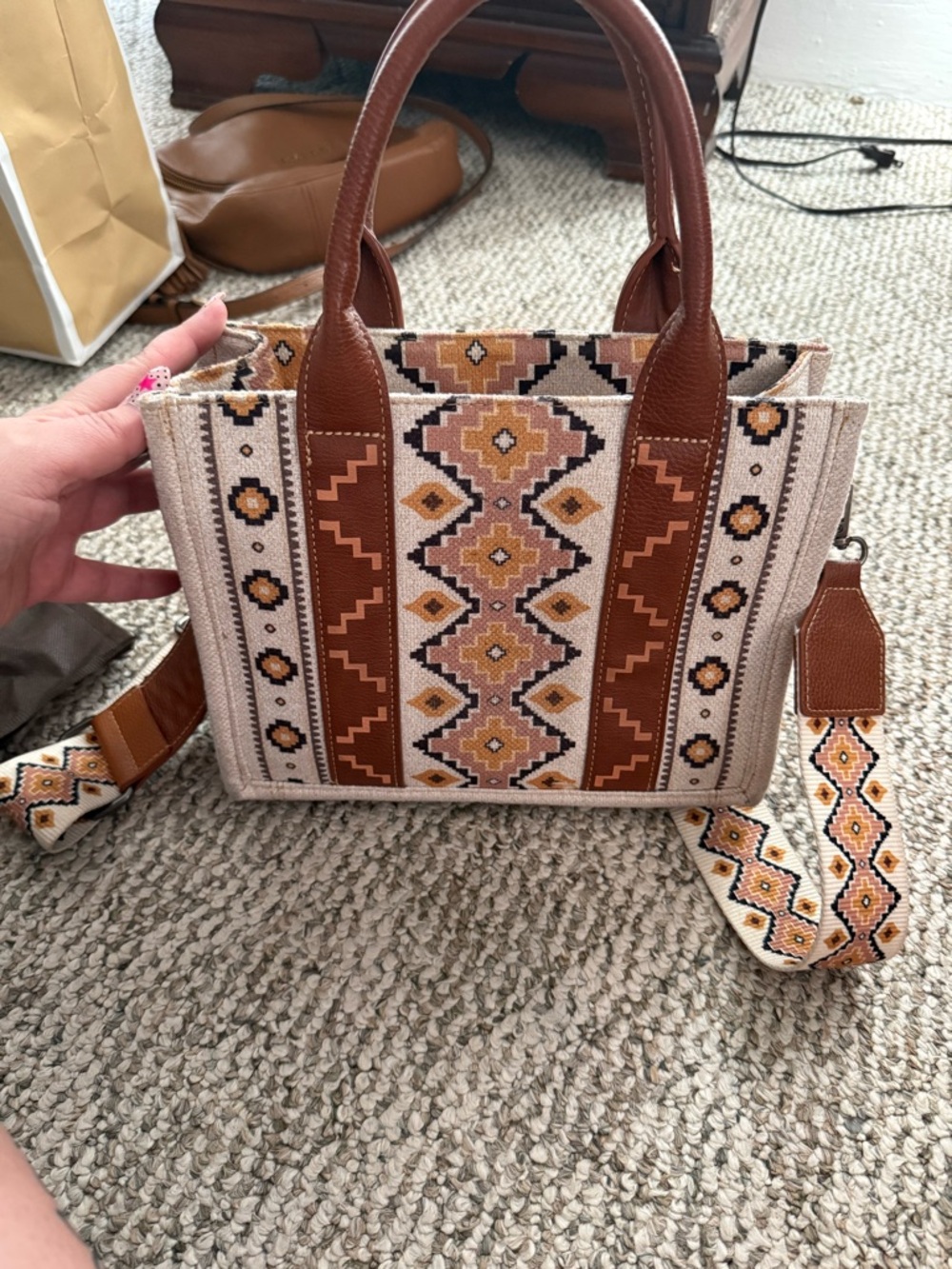 Wrangler Women’s Beige & Brown Southwestern Tote Bag - Picture 2 of 6